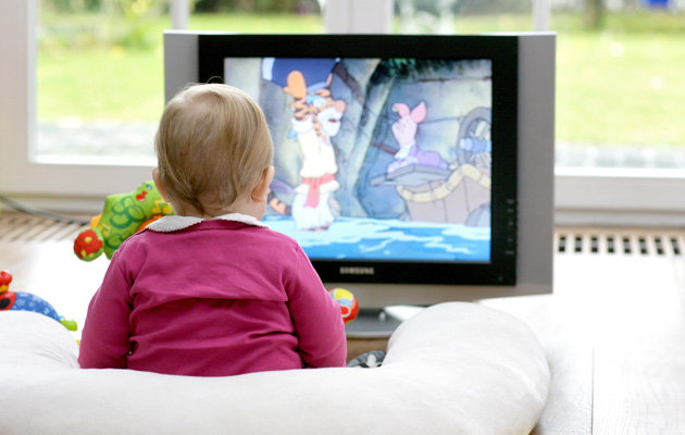 baby-watching-television-jpg_104949